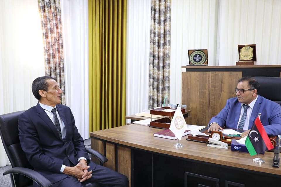 إجتماع وزير التعليم العالي مع رئيس الجامعة الأسمرية