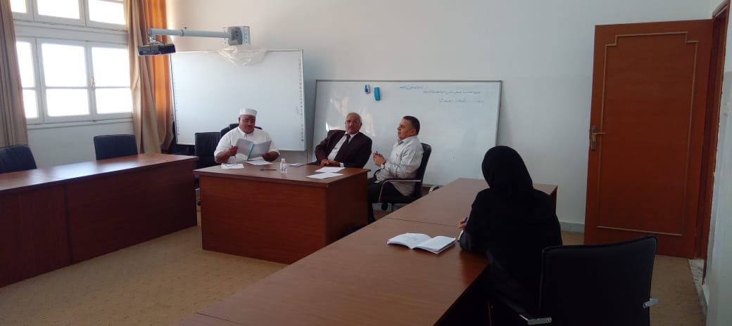 قسم اللغة العربية يناقش مشروع رسالة ماجستير حول سيميائية الخطاب الشعري