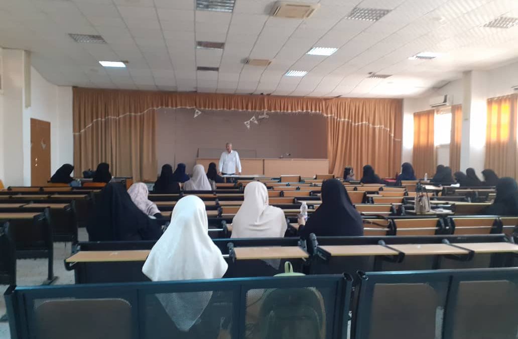 محاضرة علمية حول أساسيات الاقتباس والتوثيق في البحوث العلمية