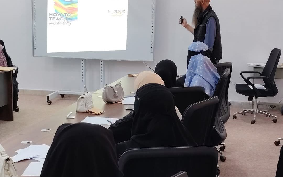 ورشة عمل حول طرق تدريس اللغة الإنجليزية الحديثة ومميزاتها