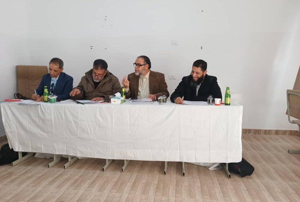 مناقشة خطط بحثية لطلبة الدراسات العليا في قسم الجغرافيا (سيمنار)