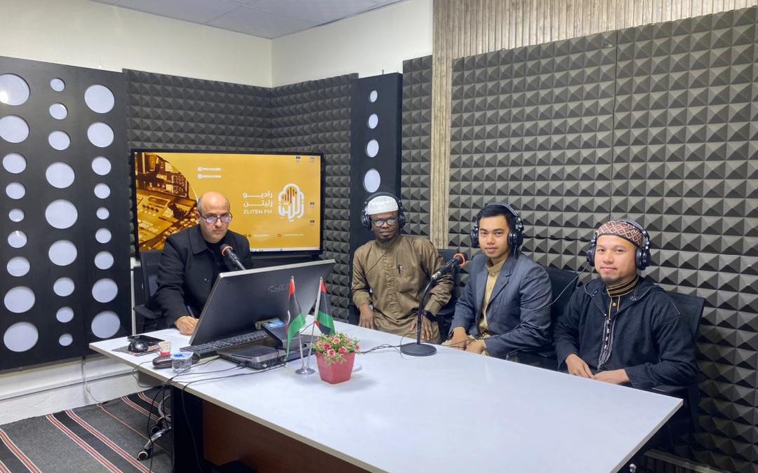 زيارة طلاب الكلية لإذاعة زليتن المحلية