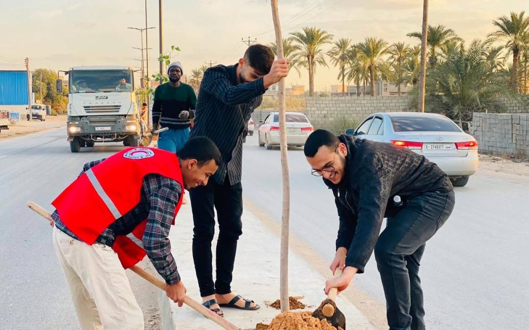 مشاركة طلاب من الكلية في حملة التشجير داخل البلدية