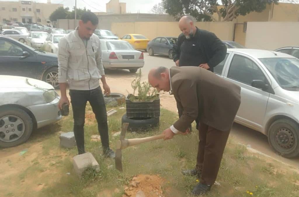 أقيمت اليوم الثلاثاء الموافق 22 أبريل 2025م حملة تشجير كلية الاقتصاد مسلاتة