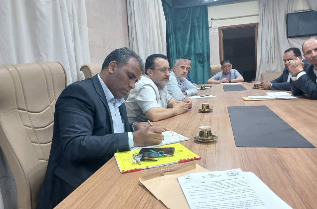 زيارة إدارة المسجل العام للجامعة إلى كلية الاقتصاد والتجارة.