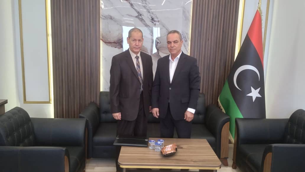 عميد كلية الموارد البحرية يزور وزارة الثروة البحرية