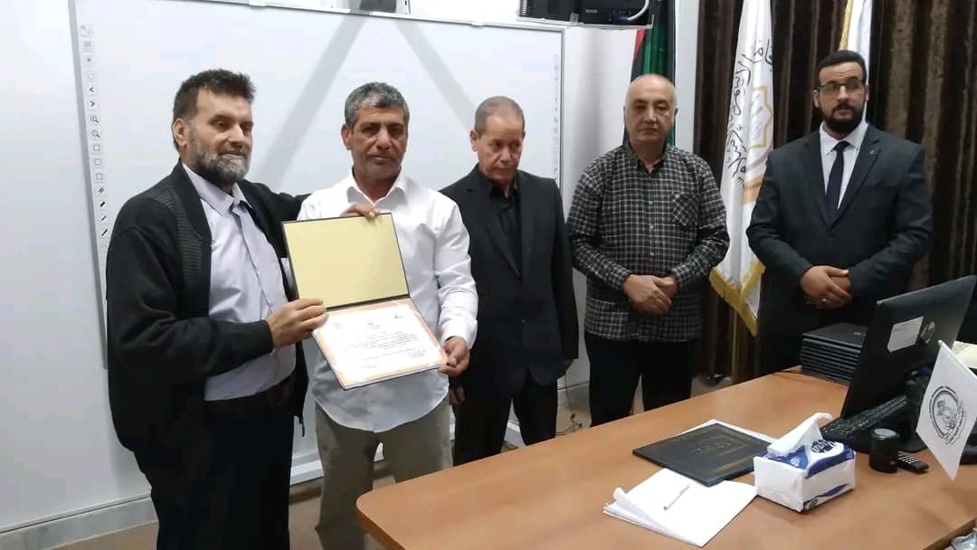 تكريم فريق سفراء البيئة البحرية بكلية الموارد البحرية – الجامعة الأسمرية الإسلامية