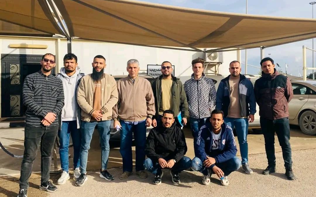 مواصلة طلبة قسم الموانئ والنقل البحري بكلية الموارد البحرية تنفيذ مادة التدريب الحقلي