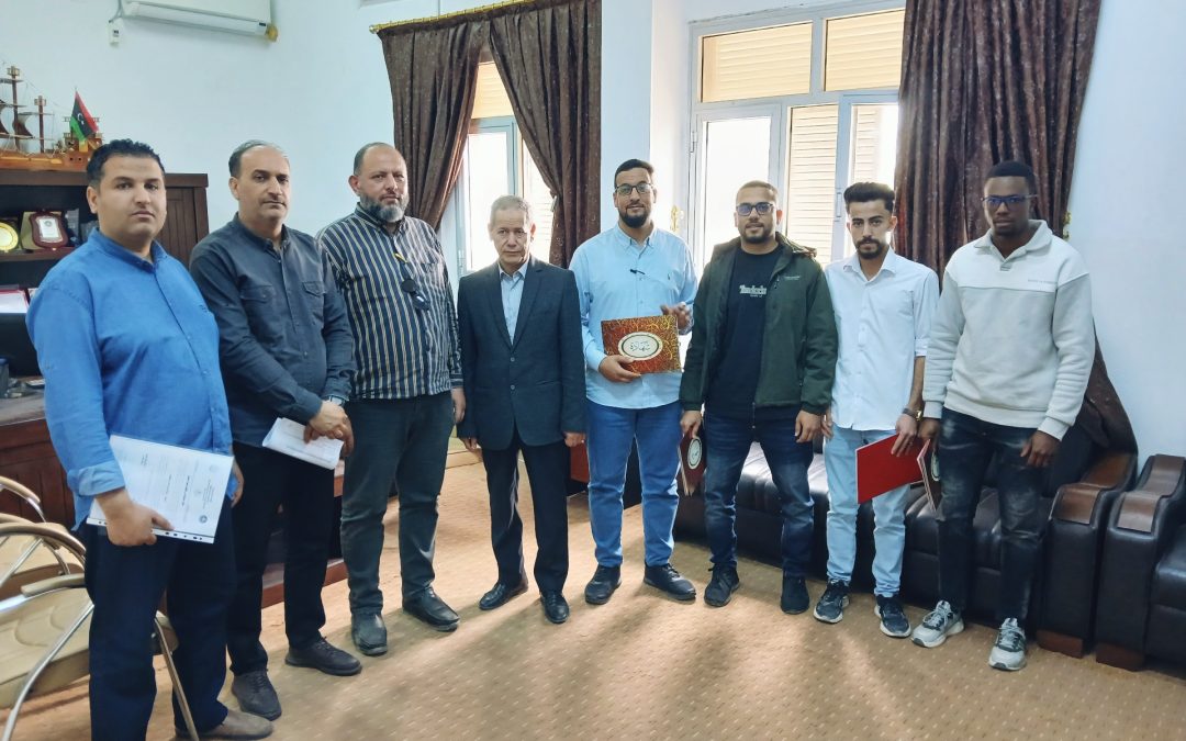 تم اليوم الاثنين الموافق 2026/4/27 تكريم الطلبة والأساتذة