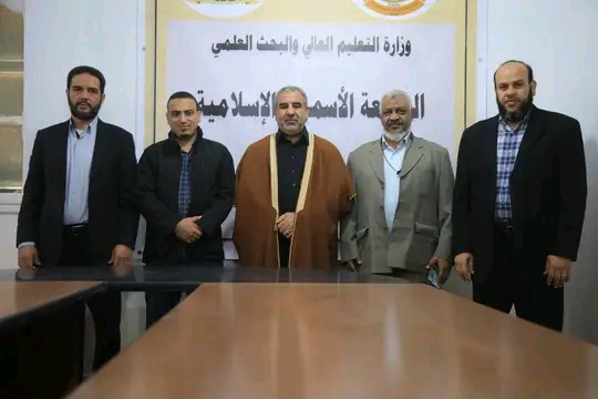 مركز الشيخ علي الغرياني للكتاب في زيارة لكلية العلوم الشرعية